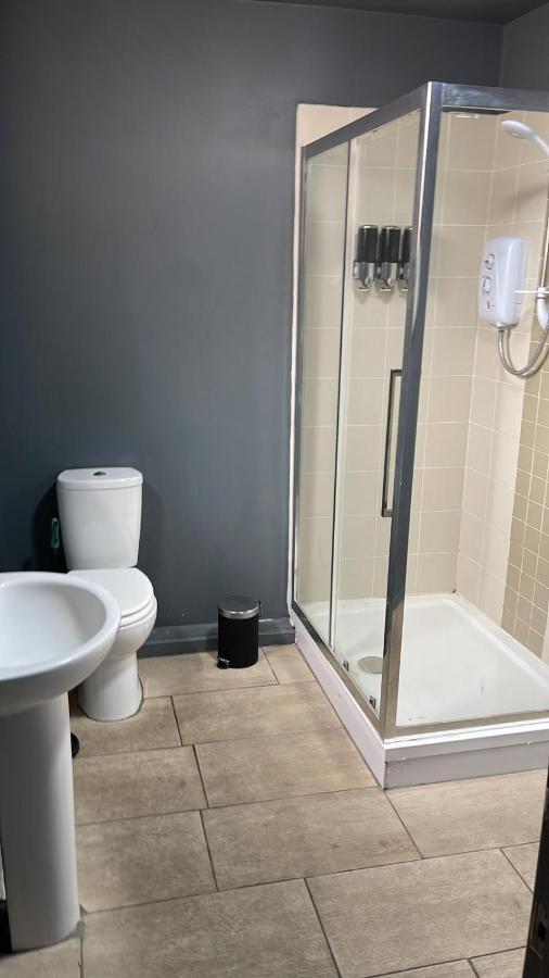 Town Center Large 2 Bedroom Apartment- Sleeps Up To 6 - Dogs Welcome - 2 Minutes From Train Station بلاكبول المظهر الخارجي الصورة