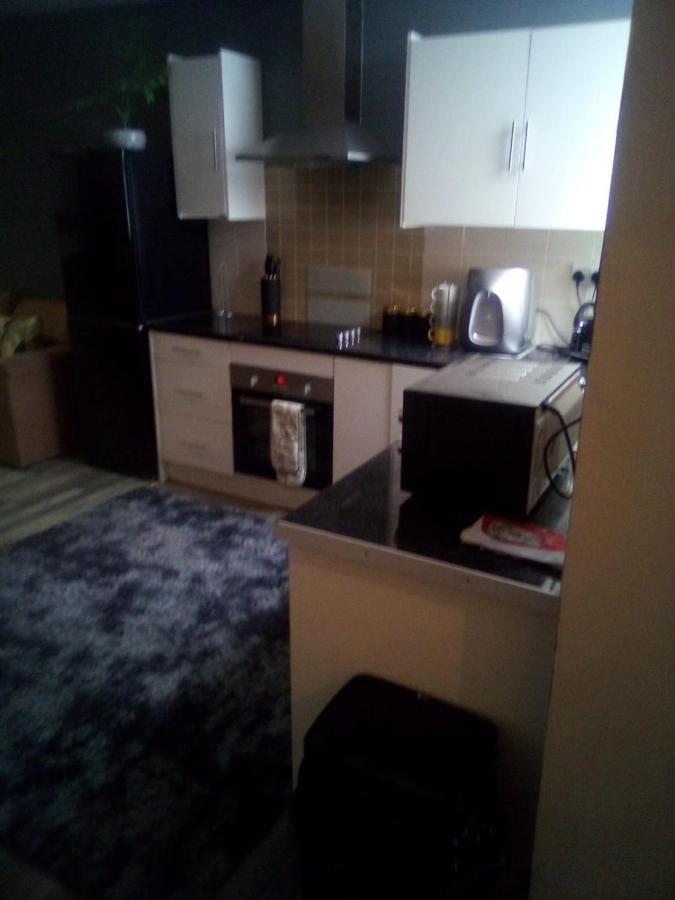 Town Center Large 2 Bedroom Apartment- Sleeps Up To 6 - Dogs Welcome - 2 Minutes From Train Station بلاكبول المظهر الخارجي الصورة