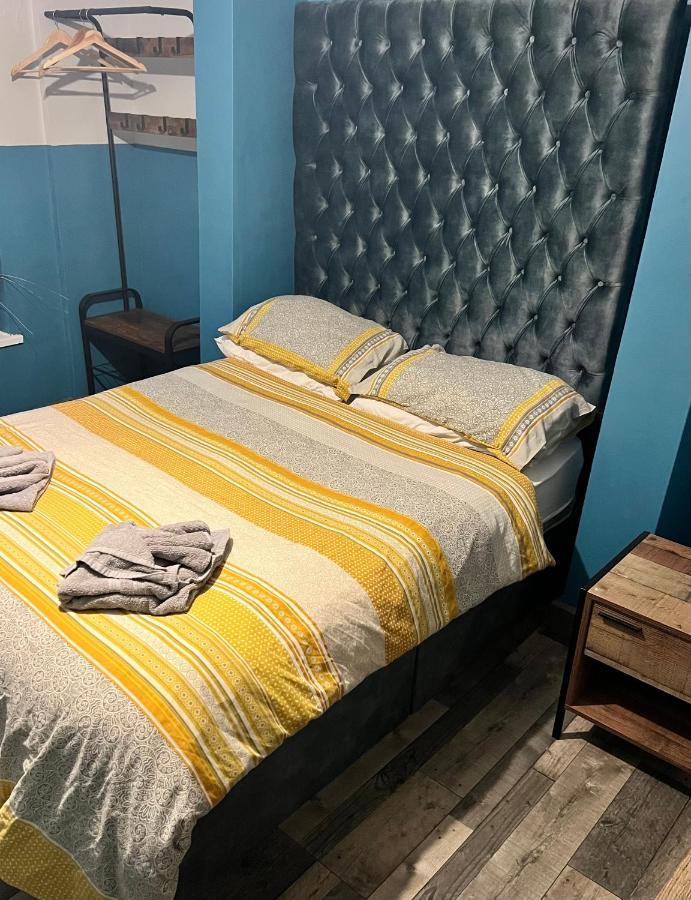 Town Center Large 2 Bedroom Apartment- Sleeps Up To 6 - Dogs Welcome - 2 Minutes From Train Station بلاكبول المظهر الخارجي الصورة